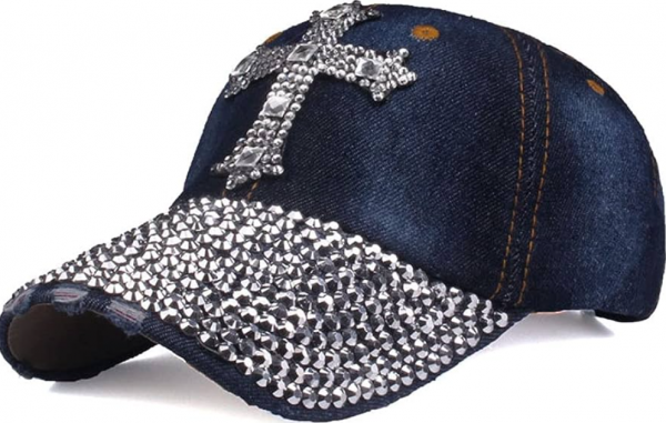 Topi dengan Elemen Berlian Tiruan